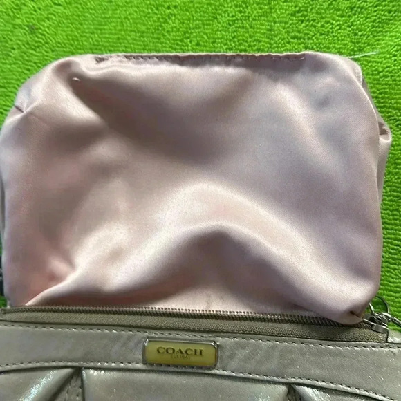 Coach clutch purse - Picture 4 of 6